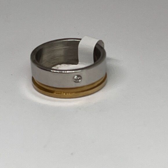 Stainless Steel Silvertone & Goldtone Double Grooved Rhinestone Ring –Size 6 NWT - Picture 2 of 2